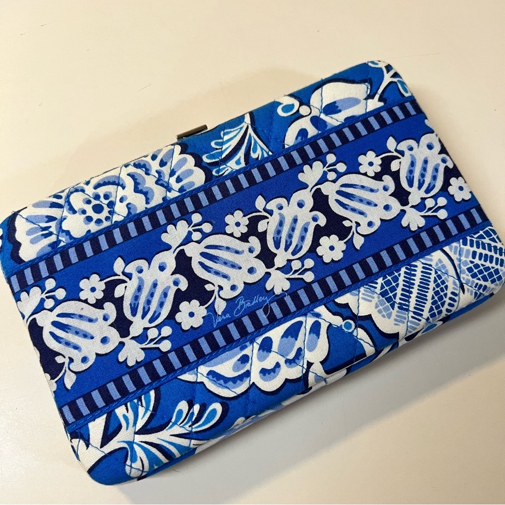 Vera Bradley Women’s Blue White Floral Lagoon Pattern opera style Clutch Wallet - Picture 14 of 14